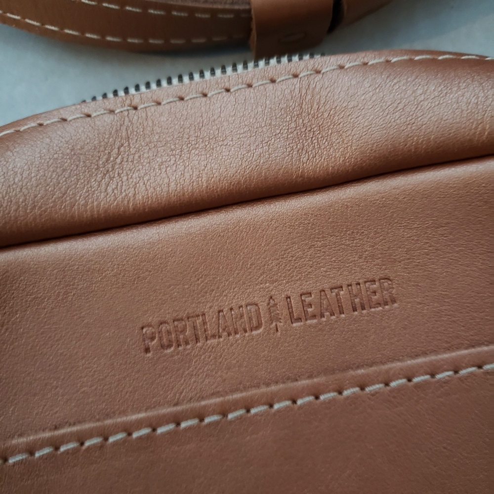 Portland Leather Camera Bag - Picture 4 of 10